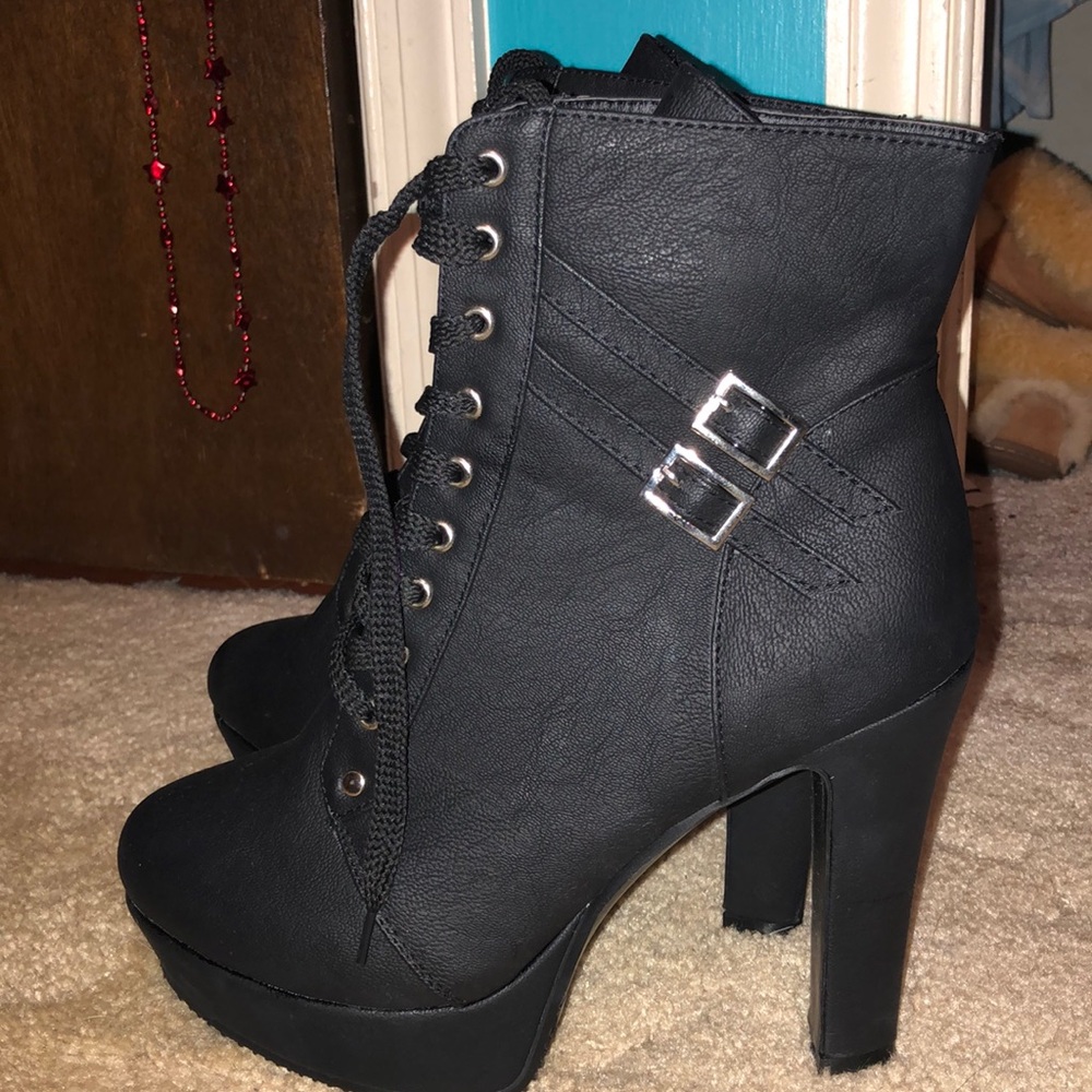 Susanny Knight Martin lace up boots